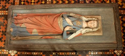 Margrethe Sambirias gravmæle af bemalet træ i klosterkirken Doberaner Münster i Bad Doberan, ca. 1283. Bemalingen blev fornyet o. 1900. Det er en af de ældste kvindegravfigurer i Europa.