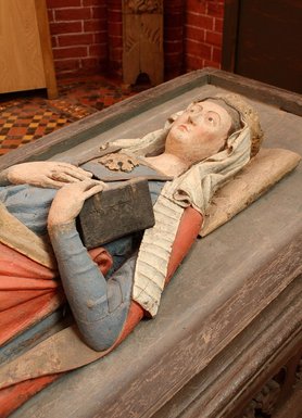 Margrethe Sambirias gravmæle af bemalet træ i klosterkirken Doberaner Münster i Bad Doberan, ca. 1283.