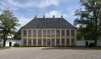 Hovedbygningen på Sandbjerg Gods