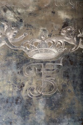 Frederik 3.s monogram på forsiden af Kongeloven af 1665