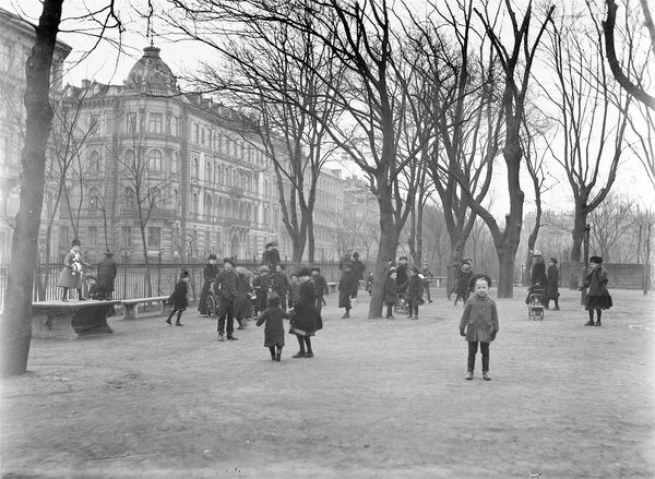 Den første legeplads i Ørstedsparken