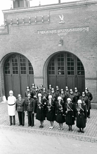 Parade foran Falcks Redningskorps hovedstation