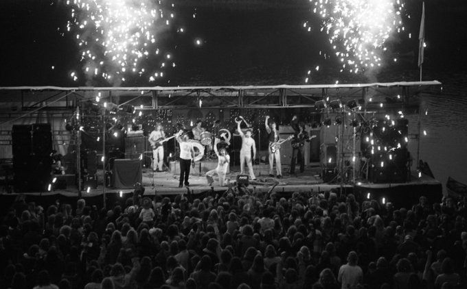 Røde Mor i koncert ved Bagsværd Sø i 1976