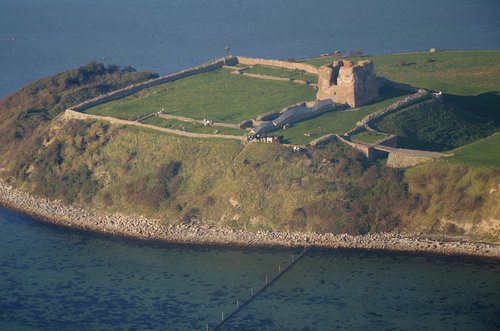 Kalø Slotsruin set fra luften