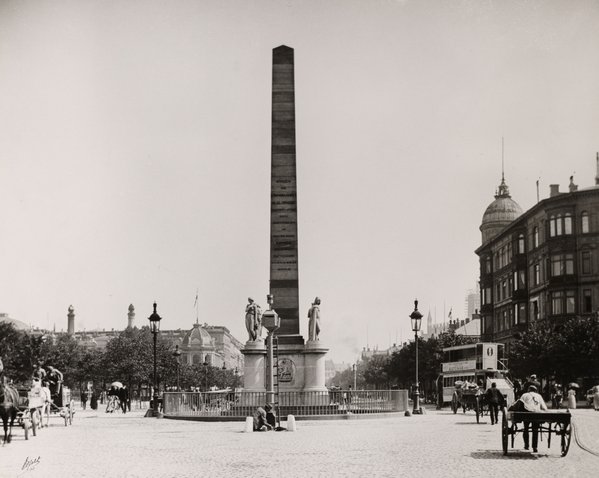 Frihedsstøtten fotograferet i 1897