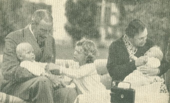 Christian 10, dronning Alexandrine og deres tre børnebørn i 1940