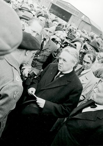 Vilhelm Buhl byder den britiske feltmarskal Montgomery velkommen til Danmark