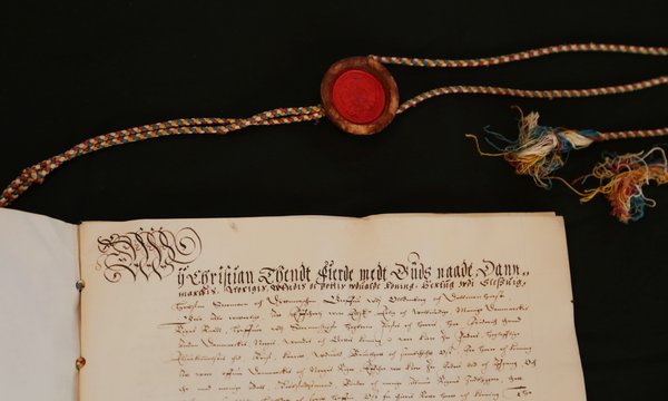 Første side i Christian 4.s håndfæstning fra 1596. 
