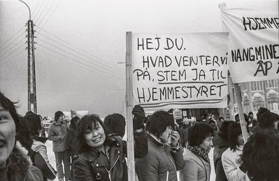 Grønlændere demonstrerer for hjemmestyre