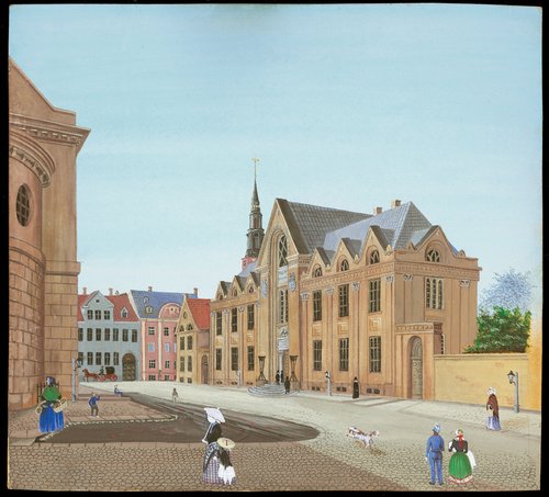 Mennesker går rundt foran Københavns Universitets nye hovedbygning