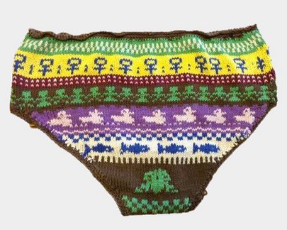 Bagsiden af den hønsestrikkede bikinitrusse