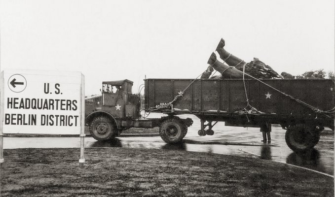 The Idsted Lion on an American military vehicle in Berlin in October 1945