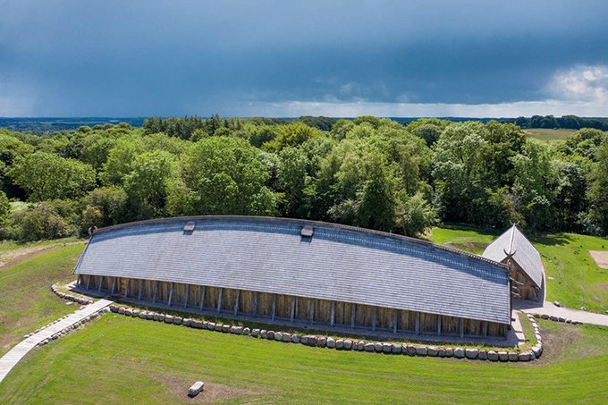 Reconstruction of a Viking-Age hall at the research and dissemination centre Land of Legends.